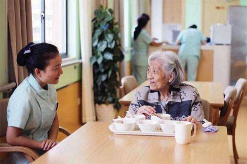 居家养老服务平台的趋势家政老人养老护理焦点